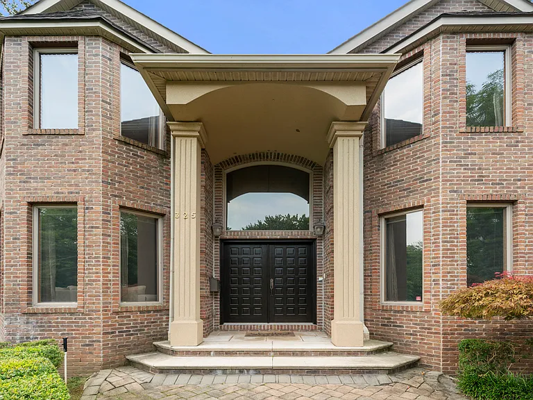 325 Cooper Pl — Photo 3