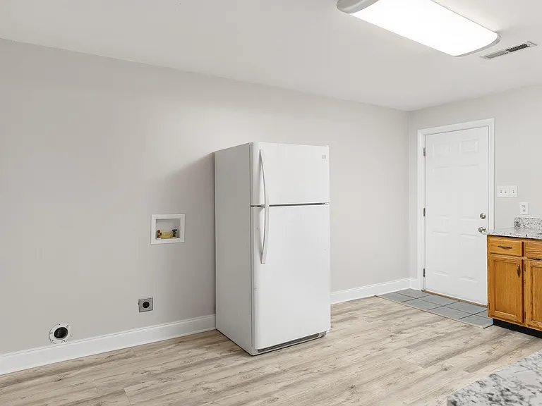 301 Wygoda Cir — Photo 3