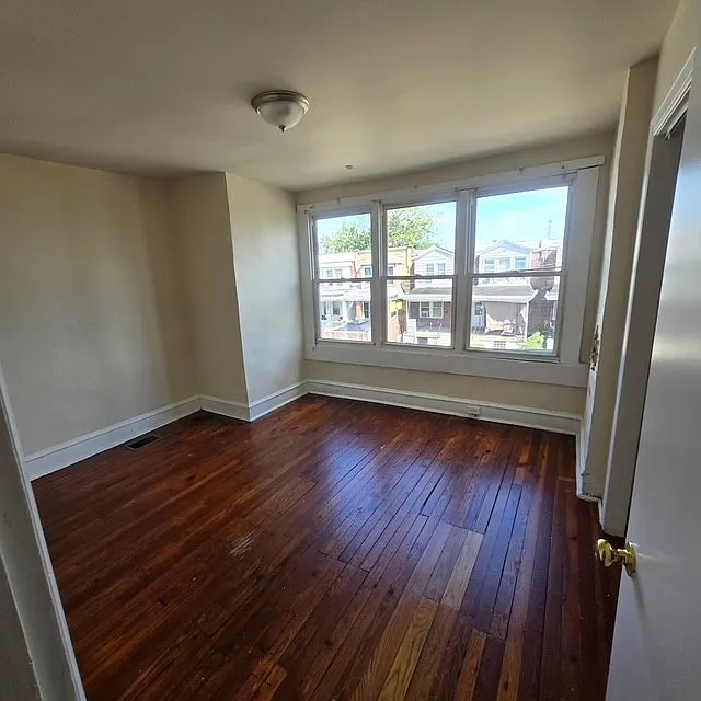3 bed, 1024 sqft, $1,895 — Photo 4