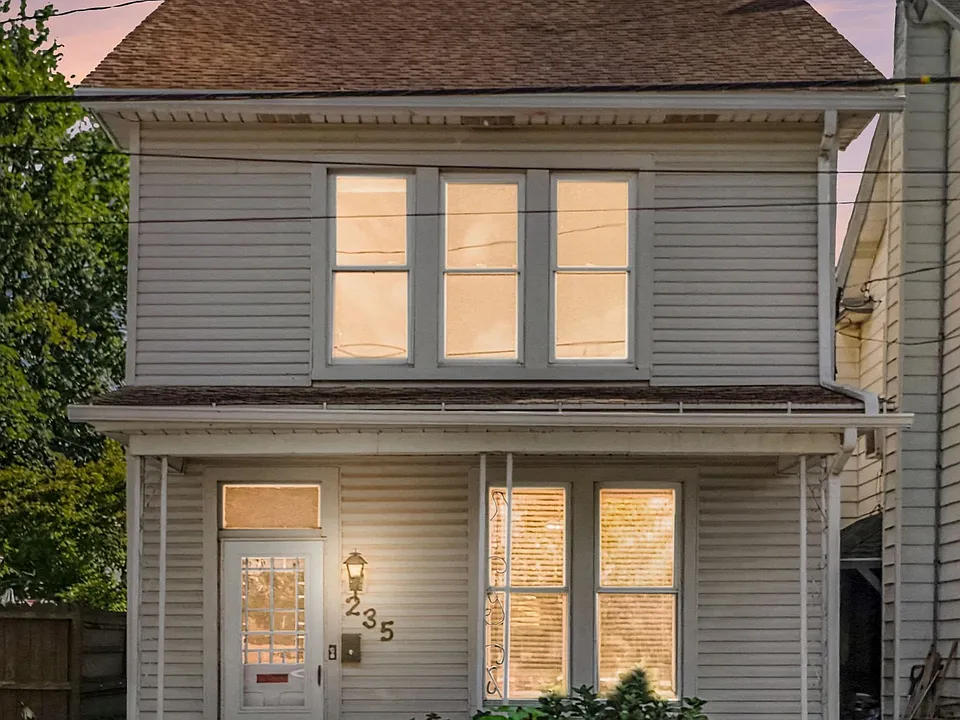 235 W 2nd St