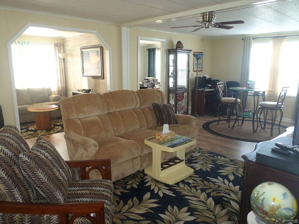 SPACIOUS & SUNLIT HOME