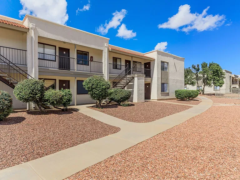 Falcon Court Apartments — Photo 13