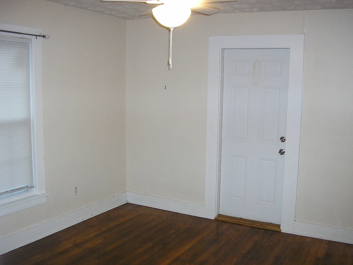 Building Photo - 700 E 11th Ave #A