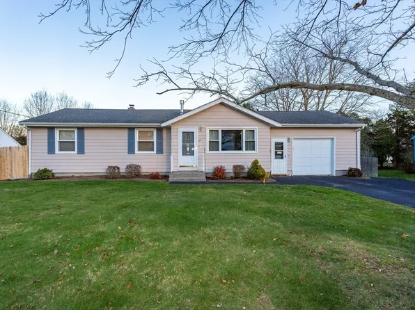 34 Columbia Rd, Swansea, MA 02777