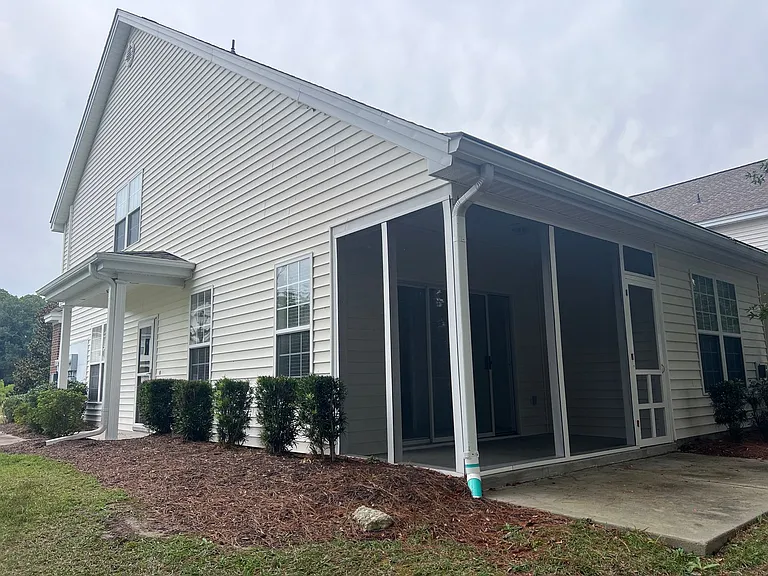 281 Connemara Dr #E — Photo 3