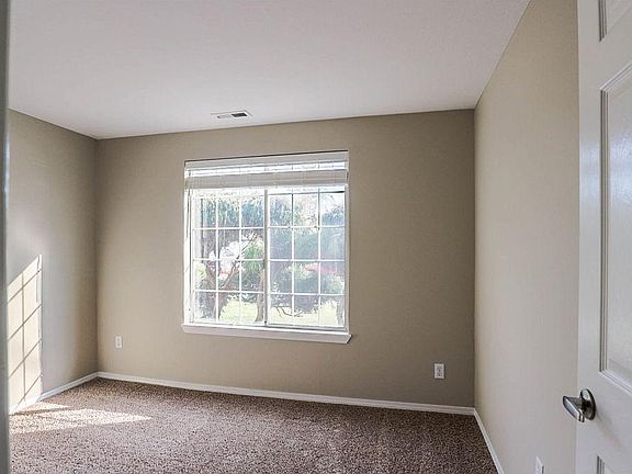 3rd image of 2518 NE 83rd Way