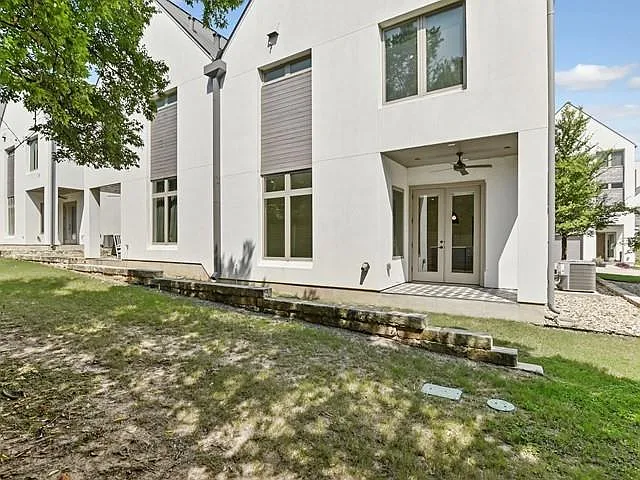 2506 Sutherland St — Photo 14