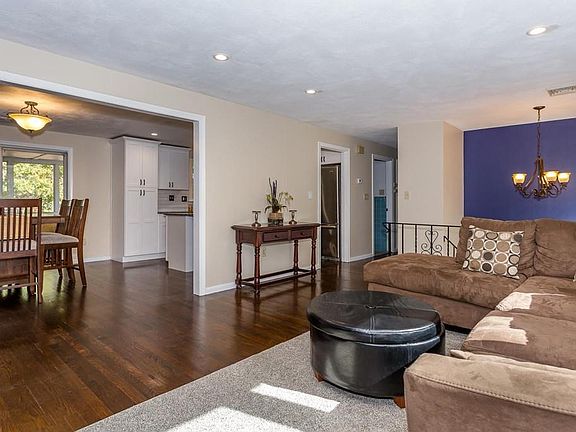 4th image of 220 Ewing Dr