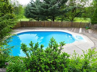 12 Golfview Ln, Reading, PA 19606