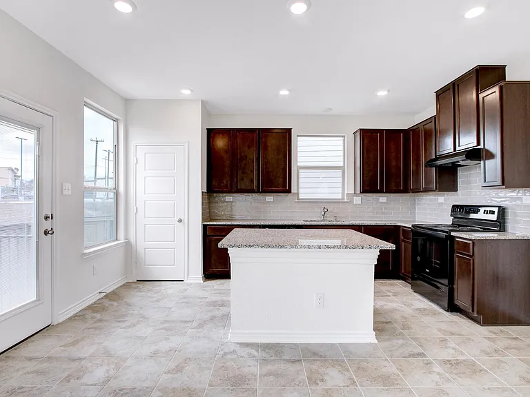 4955 Usaa Blvd — Photo 9