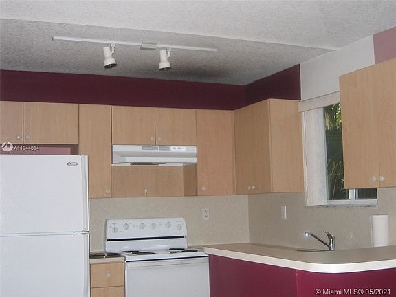 5th image of 1261 SE 29th St Unit 201-25