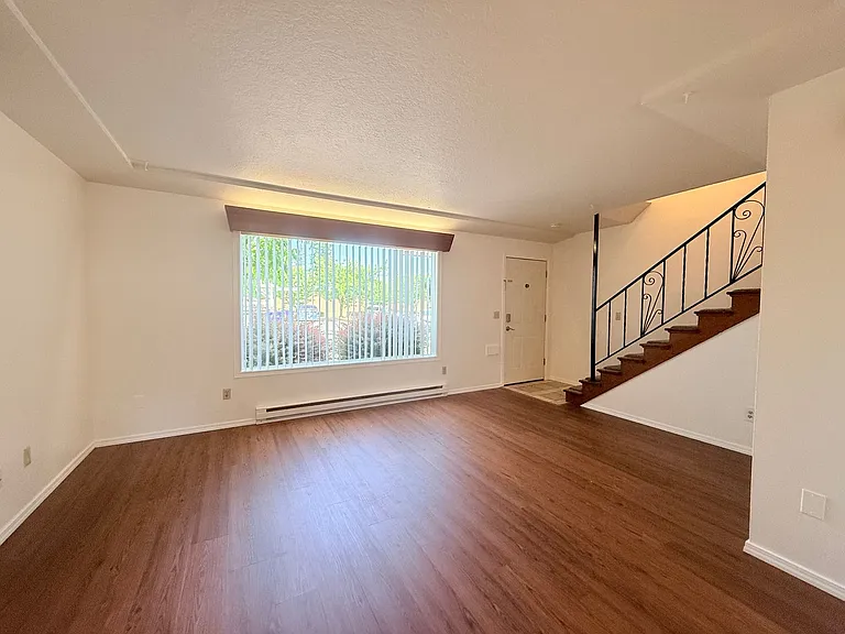 537 NE 113th Ave — Photo 7