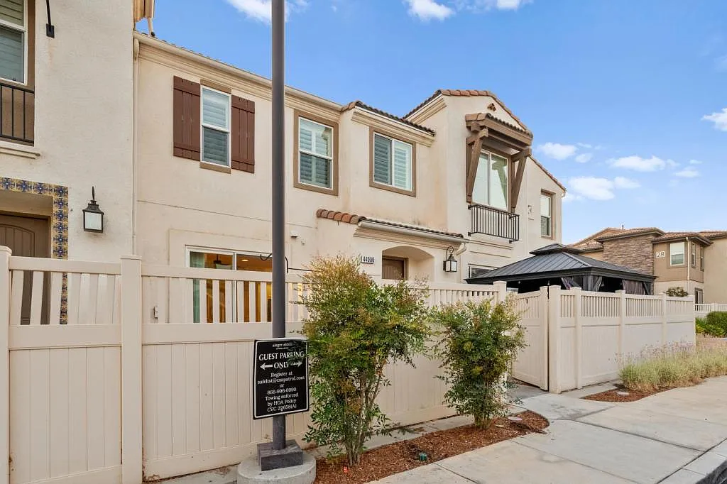 44086 Calle Luz — Photo 2
