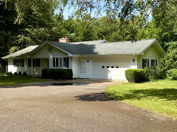 7026 Farr Rd, Onekama, MI 49675