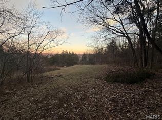 5761 Hill View Dr, Pacific, MO 63069