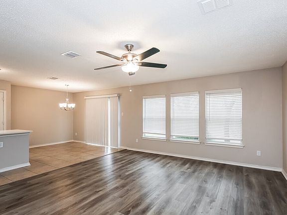 3rd image of 308 Sandlewood Ln