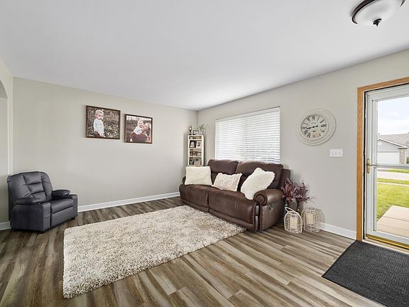 5th image of 763 Blackhawk Dr