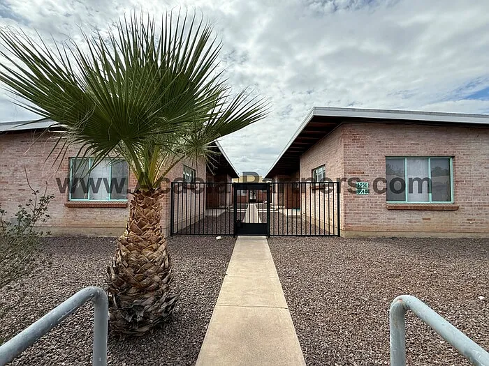 2 bed, 1.0 bath, 967 sqft, $1,215 — Photo 2