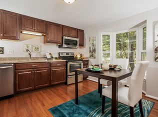 5733 Walnut Wood Ln, Burke, VA 22015