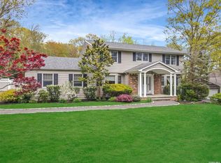 112 Village Hill Dr, Dix Hills, NY 11746