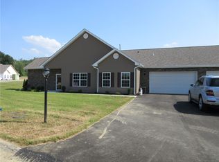 171 Clearwater Dr, Ellwood City, PA 16117