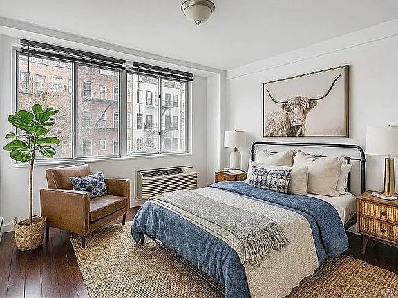 4th image of 286 Stanhope St APT 4B