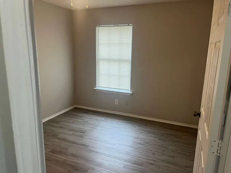 7620 Windsor Oaks — Photo 8