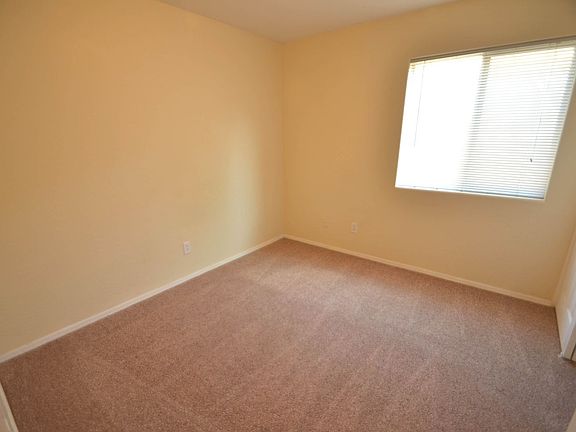 5th image of 7413 S 37th Gln