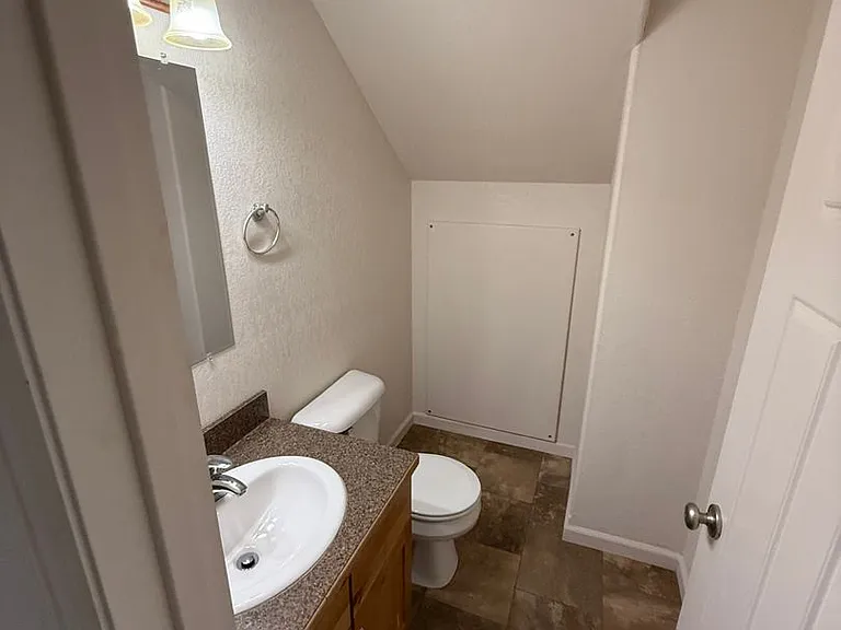 418 W Pershing — Photo 8