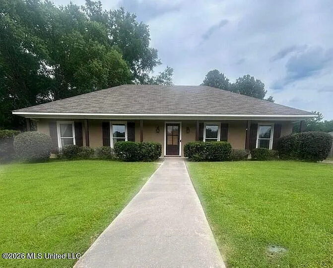 204 Foxwood Cv — Photo 1