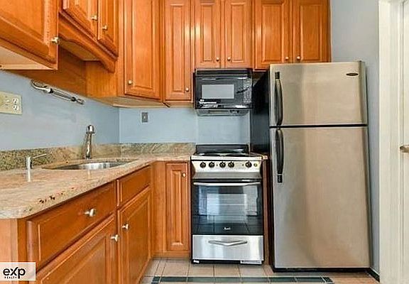 3rd image of 227 E 62nd St Floor 3