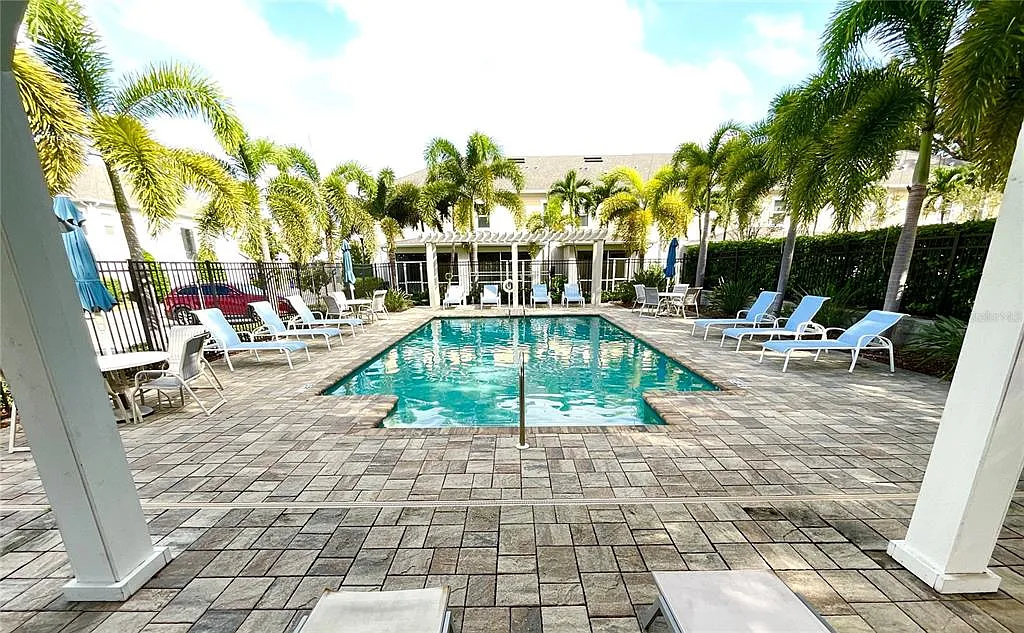 3 bed, 2.5 bath, 1489 sqft, $3,100 — Photo 2