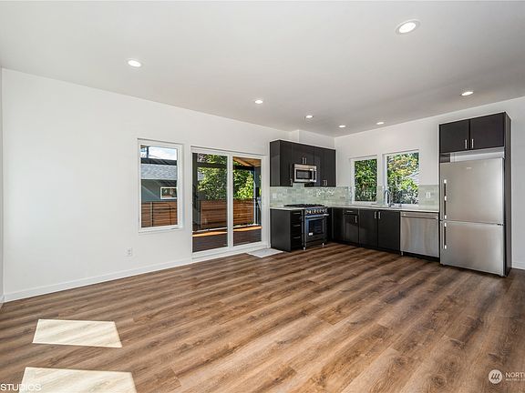 3rd image of 2225 1st Avenue W #B