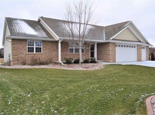 2937 Firethorn Ct, Suamico, WI 54313