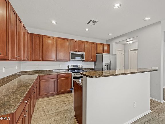 2nd image of 988 S DEERFIELD Lane
