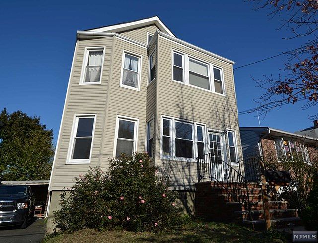 1st image of 539 Lake Ave Floor 1