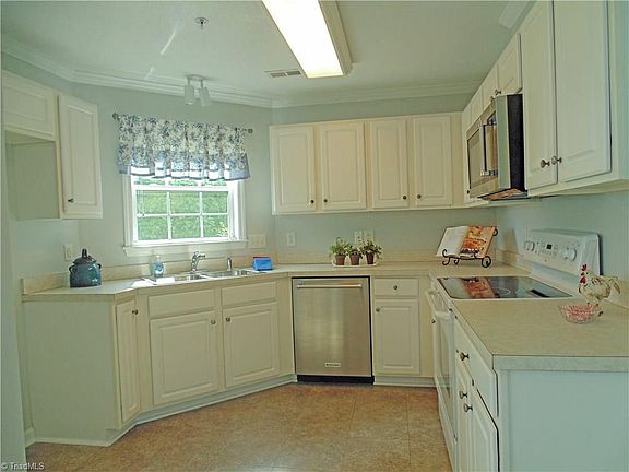 5th image of 160-202 Shallowford Reserve Dr