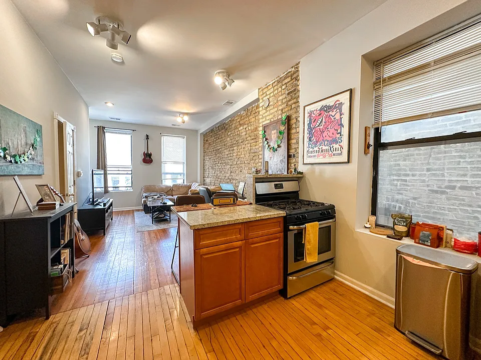 2126 N. Damen Ave.
