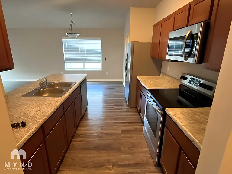 742 S Cypress St — Photo 4