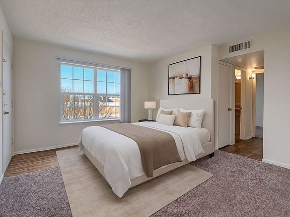 4th image of 3939 Tanglewood Ln #225