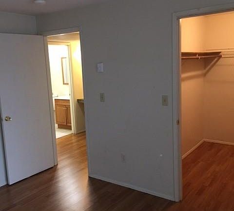 3rd image of 27 148th Ave NE #1
