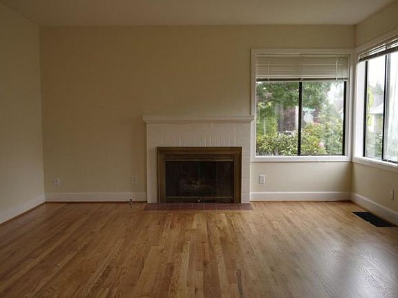 3rd image of 104 18th Ave SW