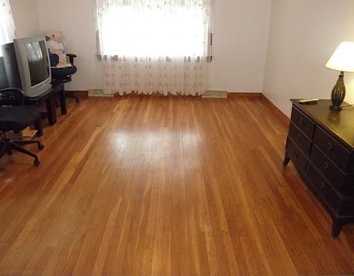 4th image of 32 Newlight St