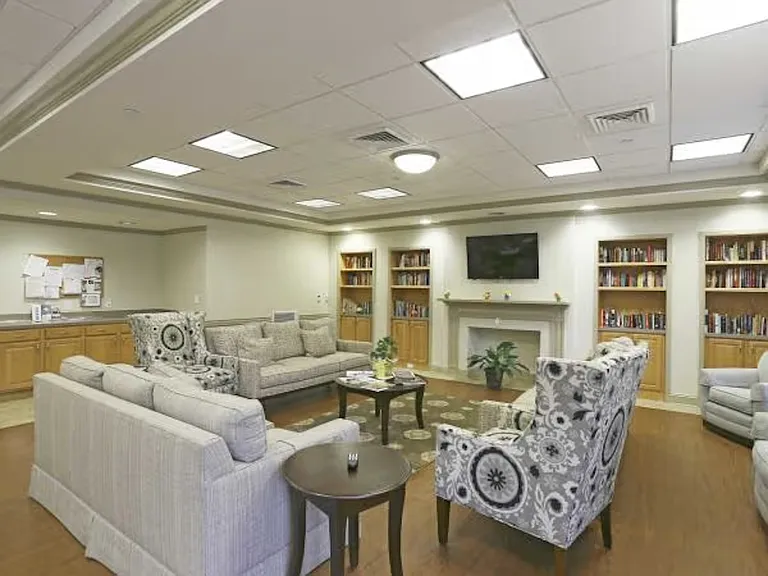 Gateway Place — Photo 3