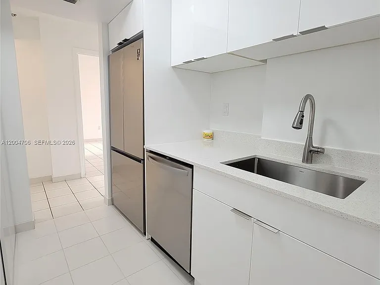 7601 Dickens Ave #402 — Photo 11