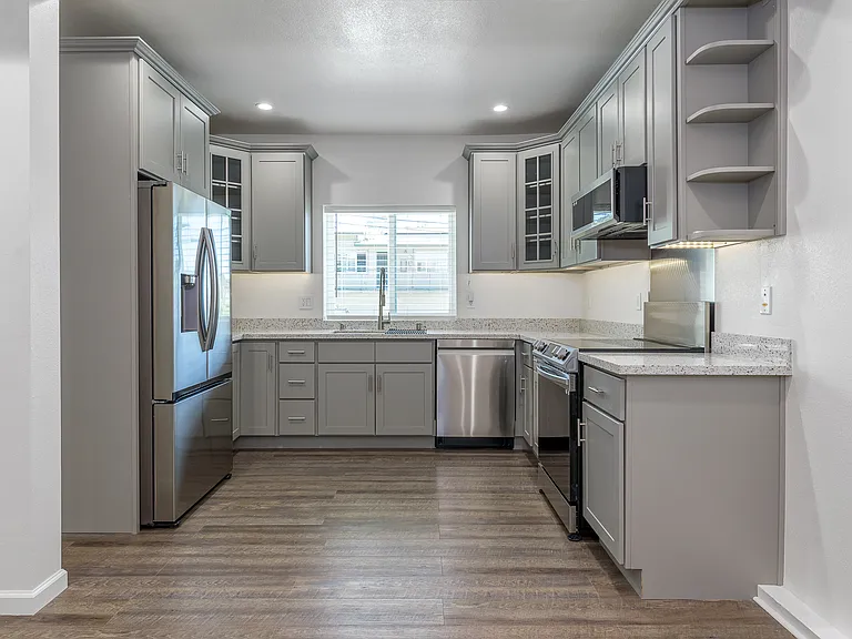 16318 Maubert Ave #B — Photo 6