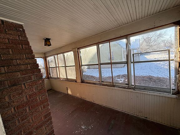 5th image of 114 Ashley Ave