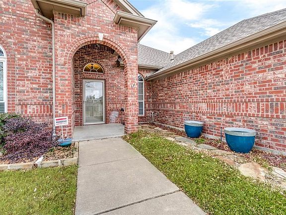 3rd image of 8301 Emerald Cir