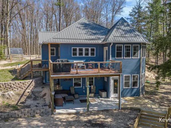 8823 E Spring Hill Dr, Hesperia, MI 49421