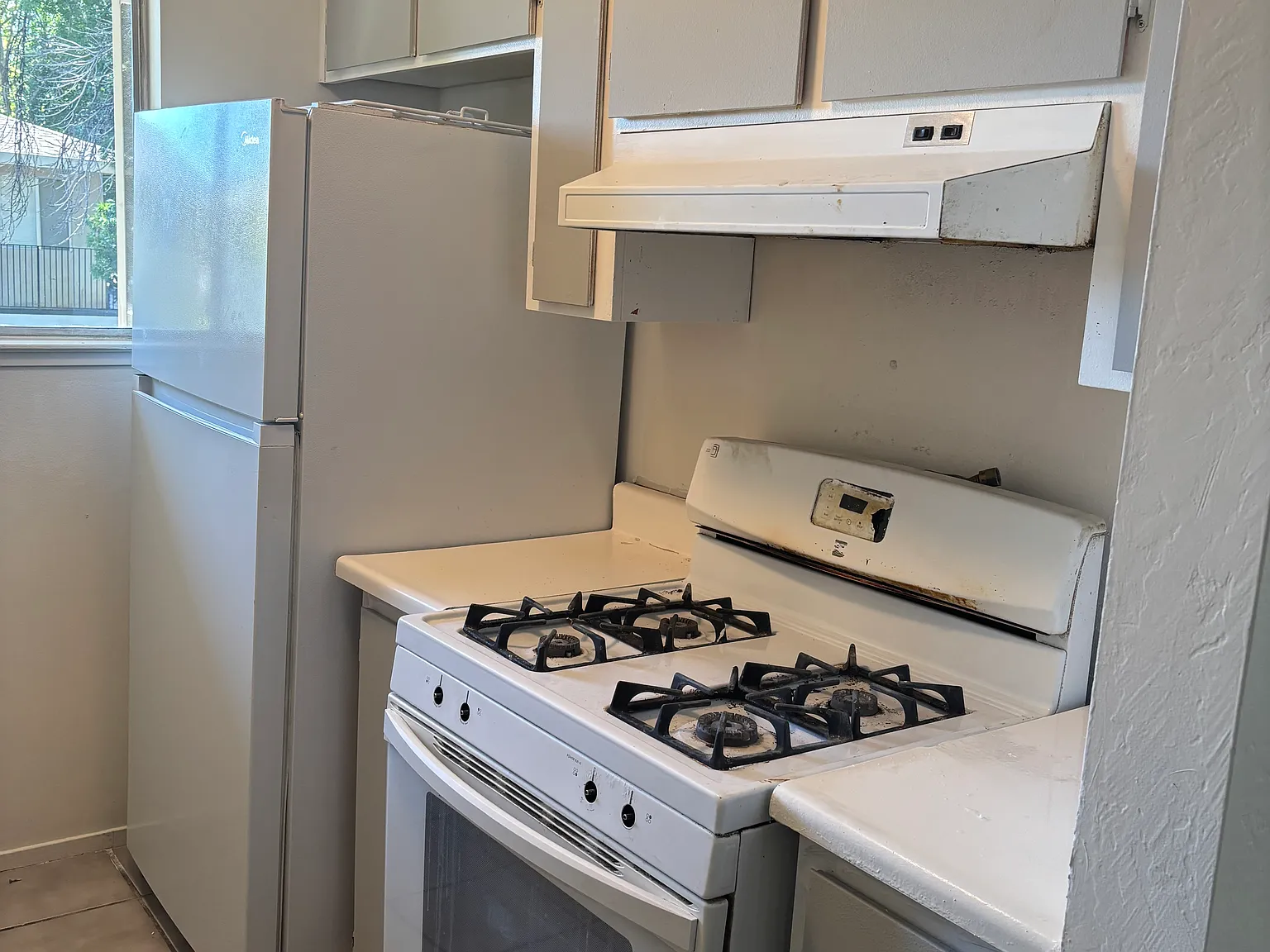 2 bed, 819 sqft, $1,876 — Photo 4